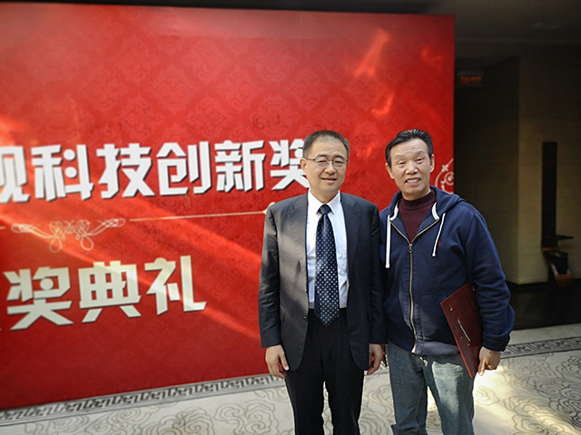 洛阳瑞光总经理马健先生与邹峰院长合影