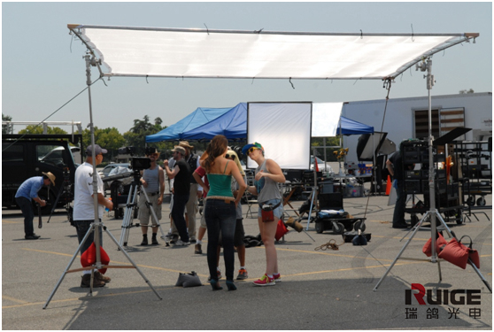 看好莱坞拍摄团队，如何巧妙运用自然光，在正午拍出瑞鸽广告大片