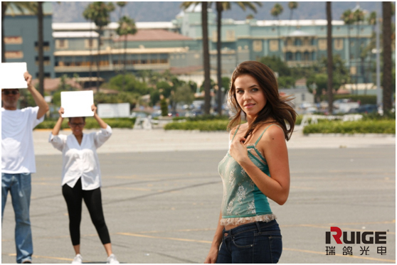 看好莱坞拍摄团队，如何巧妙运用自然光，在正午拍出瑞鸽广告大片