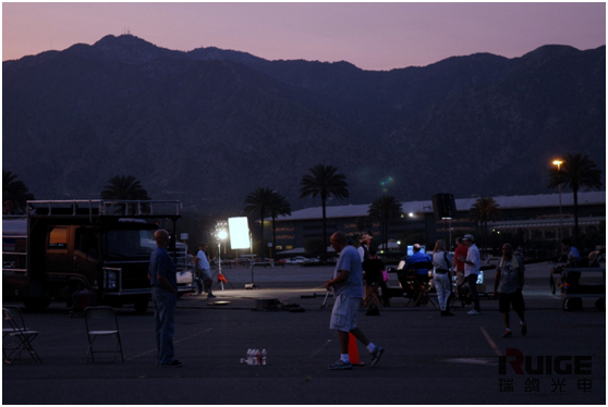 谁说老外懒散，别被骗了，带你见识好莱坞团队令人赞叹的职业素养