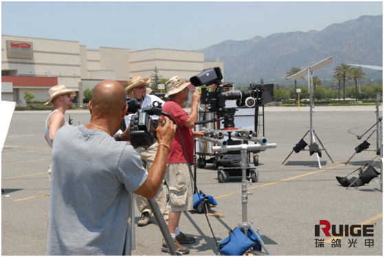 谁说老外懒散，别被骗了，带你见识好莱坞团队令人赞叹的职业素养